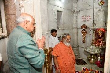 મુખ્યમંત્રીએ X પર પોસ્ટ કરતા લખ્યું કે, અયોધ્યા ખાતે ભગવાન શ્રી રામના ભવ્ય મંદિરની પ્રાણ પ્રતિષ્ઠાનો પવિત્ર અવસર આગામી તા.૨૨મી જાન્યુઆરીના રોજ યોજાવાનો છે, જેના સંદર્ભે માનનીય વડાપ્રધાન શ્રી નરેન્દ્રભાઈ મોદીએ દેશભરના તમામ નાના મોટા ધર્મસ્થાનોની સ્વચ્છતાનું અભિયાન હાથ ધરવાનું દેશવાસીઓને આહવાન કર્યું છે. આ આહવાનને ઝીલી લઈને ગુજરાતમાં આપણે તમામ ધાર્મિક સ્થળોને સ્વચ્છ અને સુઘડ બનાવવા તા. ૧૪ થી ૨૨ જાન્યુઆરી સુધી સફાઈ અભિયાનનું રાજ્યવ્યાપી જનઅભિયાન શરૂ કર્યું છે.