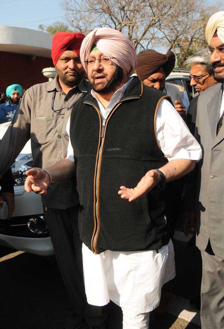 कैप्टन अमरिंदर सिंह - नवंबर 2021 में कांग्रेस के बड़े नेताओं में शामिल रहे कैप्टन अमरिंदर सिंह ने पार्टी का साथ छोड़ दिया था. वह पंजाब के मुख्यमंत्री थे लेकिन नवंबर 2021 में पार्टी से अनबन के बाद उन्होंने कांग्रेस से इस्तीफा दे दिया. उन्होंने पंजाब लोक कांग्रेस नाम से अलग पार्टी बनाई है और 2022 के विधानसभा चुनाव में बीजेपी के साथ मिलकर चुनाव लड़ा.