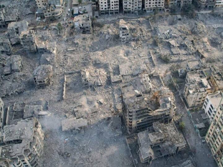 इजरायल हमास युद्ध में गाजा में विनाश का विकराल रूप देखने को मिला है. इस दौरान इजरायली हमले में अब तक 45-56 प्रतिशत घर पूरी तरह से बर्बाद हो चुके हैं. गाजा में अस्पतालों पर भी काफी कहर बरपा है. गाजा में मौजूद कुल 36 अस्पतालों में से मात्र 15 अस्पताल आंशिक रूप से काम कर रहे हैं. इसके अलावा 121 एम्बुलेंस इजरायली हमले में खत्म हो चुकी हैं.