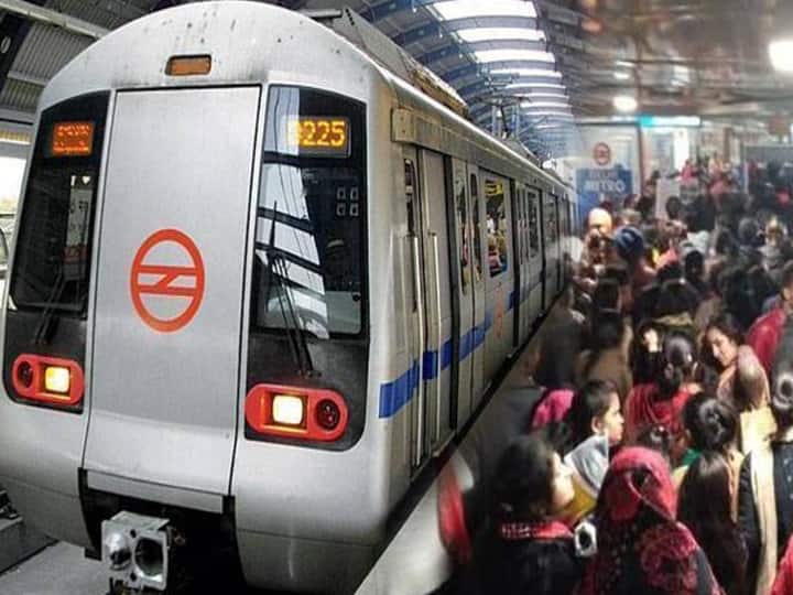 67 lakh people travelled in Delhi Metro on New Year day highest ridership in 6 years வரலாற்றில் முதன்முறை! புத்தாண்டில் ஒரே நாளில் மட்டும் இத்தனை லட்சம் பேர் மெட்ரோவில் பயணமா?