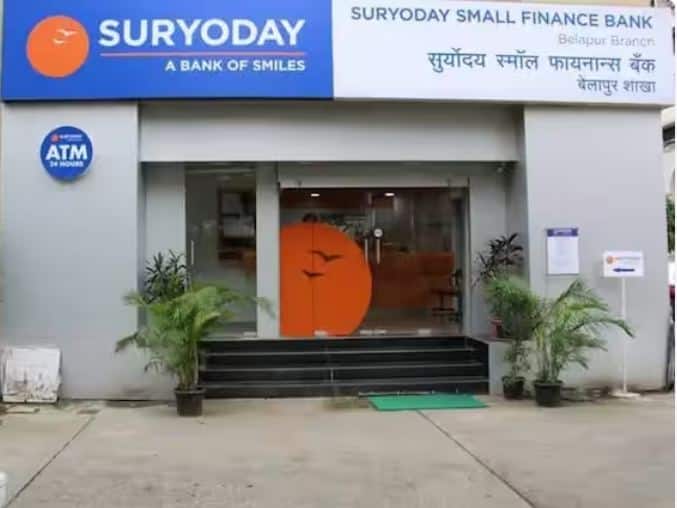 Suryoday Small Finance Bank: ਇਸ ਸਮਾਲ ਫਾਈਨਾਂਸ ਬੈਂਕ ਦਾ ਨਾਂ ਸਭ ਤੋਂ ਖਰਾਬ ਸੰਪਤੀ ਦੀ ਗੁਣਵੱਤਾ ਵਿੱਚ ਵੀ ਹੈ। ਦੂਜੀ ਤਿਮਾਹੀ 'ਚ Suryoday Small Finance Bank ਦਾ ਸ਼ੁੱਧ NPA 1.46 ਫੀਸਦੀ ਰਿਹਾ ਹੈ। ਇੱਕ ਸ਼ੇਅਰ ਦੀ ਕੀਮਤ 181.50 ਰੁਪਏ ਹੈ।