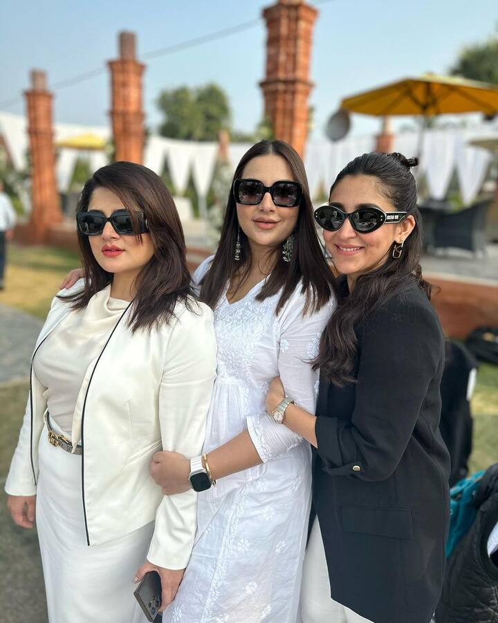 রবিবার। এমন ছুটির দিনের শীতের দুপুর তো পিকনিকের জন্য আদর্শ। আর সেই ছুটির সুযোগেই, পিকনিকে মাতলেন টলিউডের প্রায় সব তারকারাই। নাচে-গানে জমে উঠল টলিউডের সেই ছুটিযাপন।