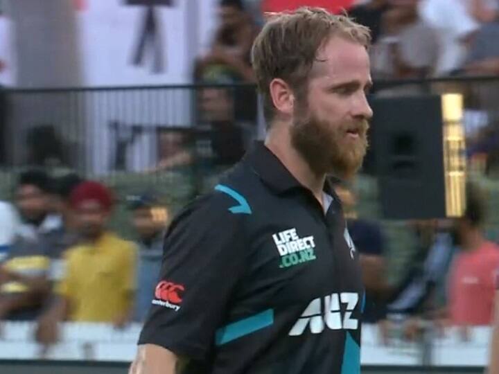 Kane Williamson retires hurt after Experience tightness hamstring in Hamilton T20I PAK vs NZ Kane Williamson: केन विलियमसन एक बार फिर हुए चोटिल, बीच में छोड़कर जाना पड़ा टी20 मुकाबला