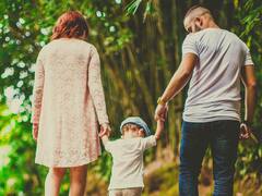 Parents Tips : मुलांच्या या गोष्टींकडे दुर्लक्ष करणं पडेल महागात! त्यांना हवी असू शकते तुमची मदत!