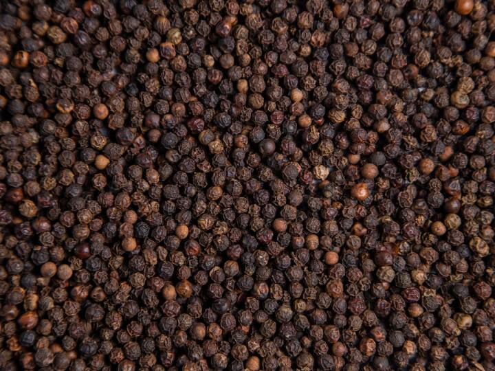 High BP can be controlled immediately by eating black pepper in this