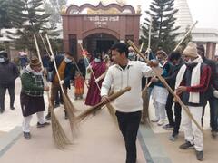 IN Pics: जानकी जन्मभूमि मंदिर परिसर में चला सफाई अभियान, नगर आयुक्त सहित मेयर और कई वार्ड पार्षदों ने लिया हिस्सा