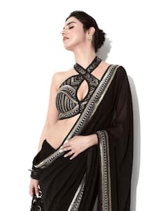 Divya Khosla Photo: બ્લેક સાડીમાં કાતિલ અંદાજમાં પોઝ આપતી જોવા મળી દિવ્યા ખોસલા કુમાર