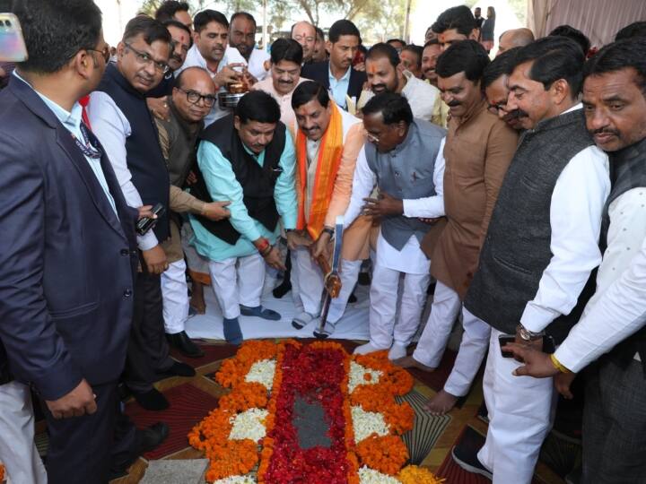 डॉ मोहन यादव ने यह भी कहा कि सिंहस्थ मेले को लेकर अभी से पूरा रोड मेप तैयार कर लिया जाए ताकि उस पर सरकार अभी से काम शुरू कर सके. सरकार उज्जैन के सिंहस्थ मेले को सफल बनाने के लिए मेला क्षेत्र को चिन्हित कर रही है.