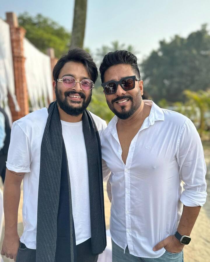 তবে এই একটা দিন সমস্ত ব্যস্ততা ভুললেন টলিউডের তারকারা। কলকাতার বুকেই আয়োজন করা হয়েছিল এই পিকনিকের।