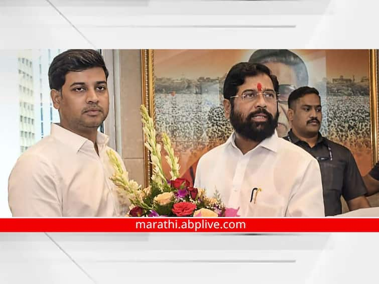 On the dynastic rule of MP son Srikant Shinde CM Eknath Shinde says the party was needed a young highly educated face uddhav thackeray pm modi Milind Deora CM Eknath Shinde : खासदार मुलगा श्रीकांत शिंदेंच्या घराणेशाहीवर सीएम शिंदे म्हणतात, पक्षाला तेव्हा तरुण, उच्चशिक्षित चेहरा हवा होता