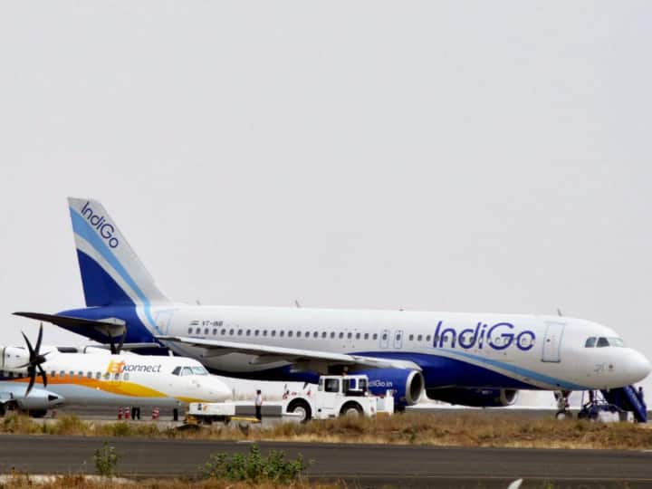Indigo Airline Faces Fury Over Delay Passenger Says He had Worst Flight Experience Indigo Airline: इंडिगो एयरलाइन पर फूटा पैसेंजर का गुस्‍सा, सोशल मीड‍िया पर शेयर की पोस्‍ट, वापस करना पड़ा किराया