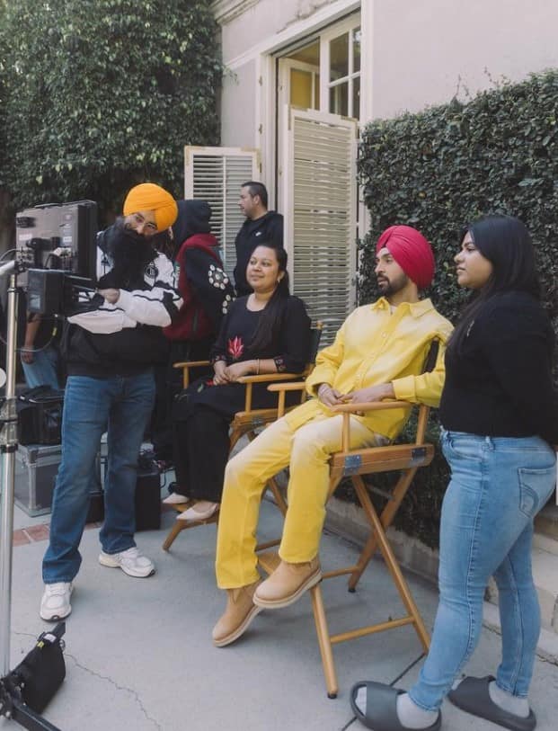 ਦਿਲਜੀਤ ਅਤੇ ਨੀਰੂ ਤੋਂ ਇਲਾਵਾ ਇਸ ਫਿਲਮ ਵਿੱਚ ਜੈਸਮੀਨ ਬਾਜਵਾ ਅਹਿਮ ਭੂਮਿਕਾ ਵਿੱਚ ਨਜ਼ਰ ਆਏਗੀ। ਇਹ ਫਿਲਮ 28 ਜੂਨ 2024 ਨੂੰ ਰਿਲੀਜ਼ ਹੋਏਗੀ।