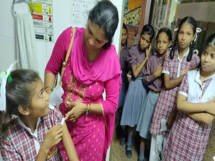 Central govt yet to take call on beginning HPV vaccination scheme for girls School HPV Vaccine : பள்ளி சிறுமிகளுக்கு தடுப்பூசி செலுத்தும் மத்திய அரசு திட்டம்.. தொடரும் தடங்கலுக்கு காரணம் என்ன?