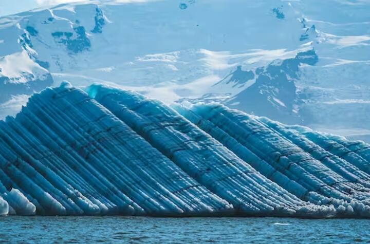 ਖੋਜਕਾਰਾਂ ਮੁਤਾਬਕ ਮੱਧ ਅਤੇ ਪੂਰਬੀ ਹਿਮਾਲਿਆ ਖੇਤਰ ਦੇ ਜ਼ਿਆਦਾਤਰ ਗਲੇਸ਼ੀਅਰ ਅਗਲੇ ਦਹਾਕੇ ਵਿੱਚ ਅਲੋਪ ਹੋ ਜਾਣਗੇ। ਕੁਝ ਗਲੇਸ਼ੀਅਰਾਂ ਦੇ ਪਿਘਲਣ ਦਾ ਖ਼ਤਰਾ ਹੋਰ ਗੰਭੀਰ ਦਿਖਾਈ ਦੇਵੇਗਾ ਜਿਸ ਕਾਰਨ ਪਾਕਿਸਤਾਨ ਵੀ ਉਨ੍ਹਾਂ ਦੇਸ਼ਾਂ 'ਚ ਸ਼ਾਮਲ ਹੈ, ਜਿਨ੍ਹਾਂ ਨੂੰ ਆਉਣ ਵਾਲੇ ਹੜ੍ਹਾਂ ਦਾ ਸਭ ਤੋਂ ਵੱਧ ਨੁਕਸਾਨ ਝੱਲਣਾ ਪਵੇਗਾ।