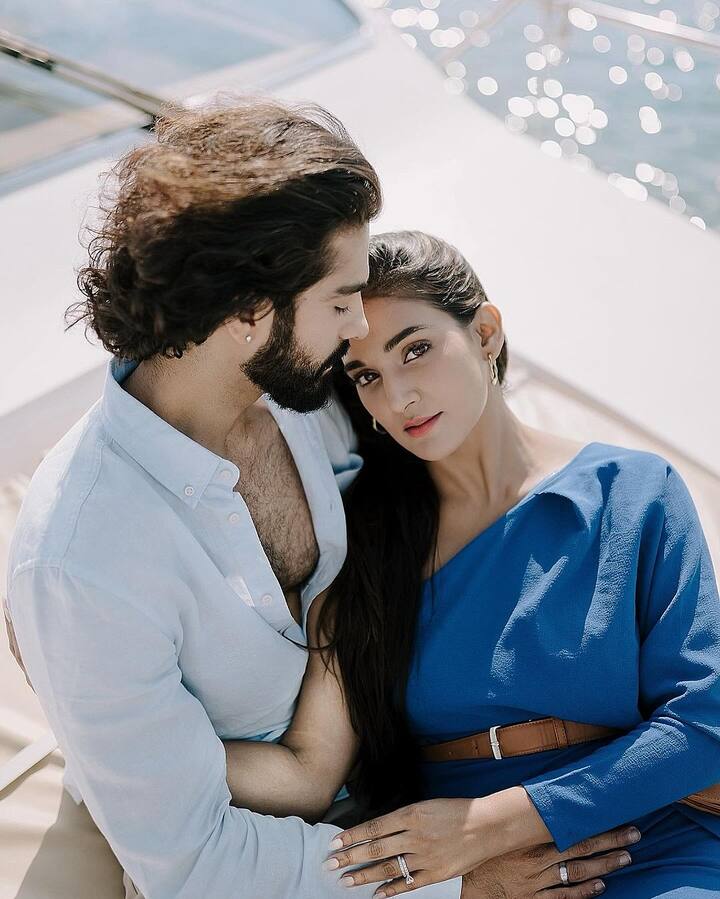 मुक्ति और कुणाल की इन तस्वीरों पर अब उनके फैंस खूब प्यार लुटा रहे हैं और उन्हें ब्यूटीफुल कपल भी कह रहे हैं.