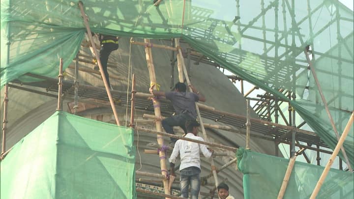 মন্দির চত্বরের মধ্যেই ঢুকিয়ে দেওয়া হয়েছে কুণ্ড পুকুরকে। পুকুর এবং ঘাটেরও সংস্কার করা হচ্ছে। কুণ্ড পুকুরের জল পরিষ্কার রাখতে ওয়াটার ট্রিটমেন্ট প্লান্ট লাগানো হয়েছে।