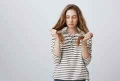 तेजी से झड़ रहे हैं बाल? कहीं आप भी तो नहीं गंभीर रूप से बीमार, समझें शरीर का इशारा