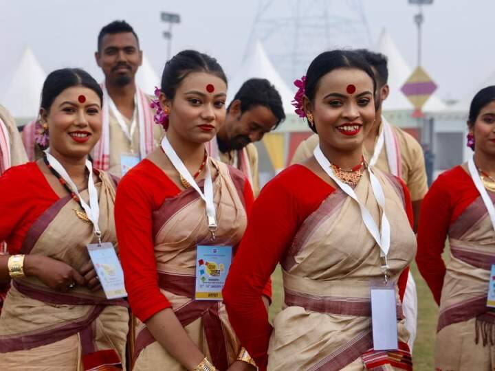 Delhi Kite Festival: दिल्ली के बांसेरा पार्क में पहला दो दिवसीय अंतरराष्ट्रीय पतंग उत्सव का आयोजन किया गया. उपराज्यपाल विनय सक्सेना सहित पतंग उत्सव में काफी संख्या में लोगों ने हिस्सा लिया.