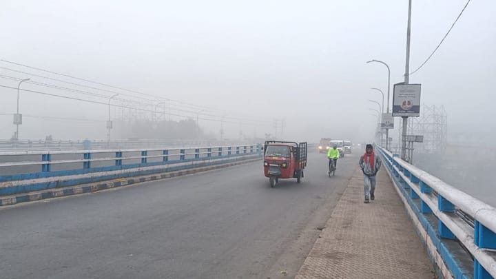 পূর্বাভাসে জানানো হয়েছে, আগামী ১-২ দিন তাপমাত্রা একইরকম থাকবে। কলকাতার সর্বনিম্ন তাপমাত্রা ১৩ ডিগ্রির ঘরে থাকবে।
