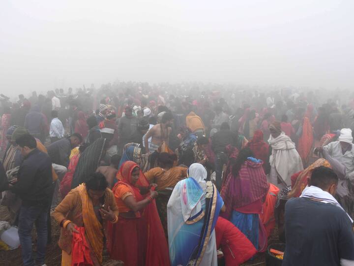 On the day of Makar Sankranti, people take holy baths in rivers, perform charity according to their capacity, worship the Sun, and engage in rituals and prayers.  (Image Source: PTI)