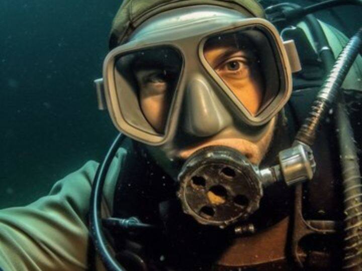 आप लक्षद्वीप में स्कूबा डाइविंग का आनंद ले सकते हैं. इस एक्टिविटी में समुद्र के नीचे छिपी खूबसूरत दुनिया को दिखाया जाता है.