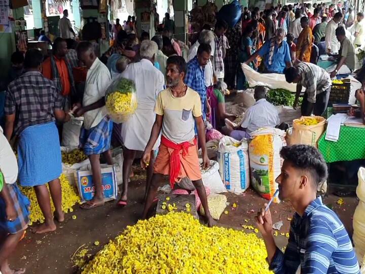 Dindigul: The price of flowers has increased manifold, selling jasmine for 4000 rupees per kg..! பொங்கல் பண்டிகை! மல்லிகைப்பூ கிலோவிற்கு ரூபாய் 4 ஆயிரத்திற்கு விற்பனை - திண்டுக்கலில் வியாபாரம் படுஜோர்