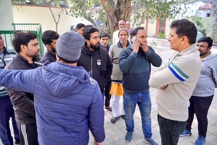 आप नेता ने आरोप लगाया कि बीजेपी गरीबों से नफरत करती है, इसलिए कोर्ट के कहने के बावजूद बिना पुनर्वास किए बुल्डोजर चलाकर गरीबों को बेघर कर रही है. ऐसे में अभियान के आखिरी दिन 21 जनवरी को बीजेपी मुख्यालय पर विशाल प्रदर्शन किया जाएगा.