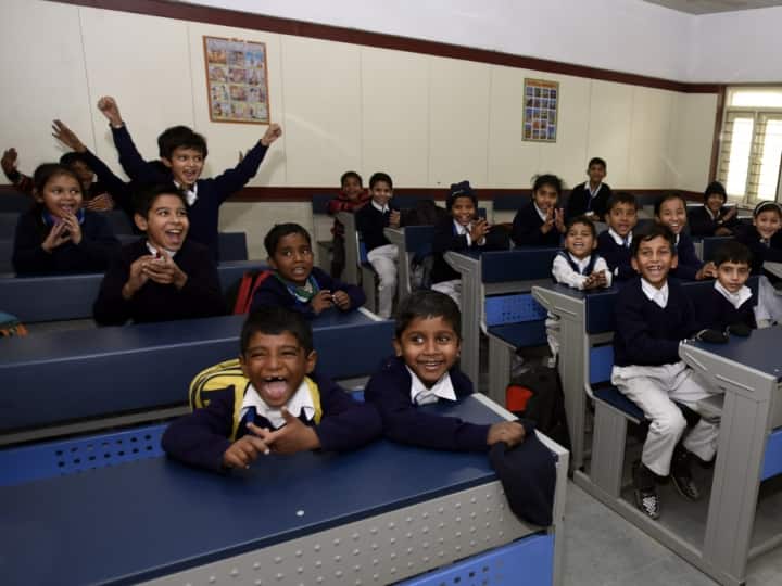 delhi schools reopen All schools will open from Monday timings change Delhi Schools Reopen: दिल्ली में सोमवार से खुलेंगे सभी स्कूल, टाइमिंग में हुआ बदलाव