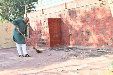 14 જાન્યુઆરીથી રાજ્યના નાના મોટા તમામ ધાર્મિક સ્થળોને સ્વચ્છ અને સુઘડ બનાવવા મકર સંક્રાંતિથી એક સપ્તાહના સ્વચ્છતા સફાઈ અભિયાનનો પ્રારંભ થયો છે.