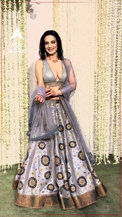 Ameesha Patel| Bollywood Updates | ઈન્ડિયન વેયરમાં અમીષા પટેલ લાગી રહી છે બ્યુટિફુલ