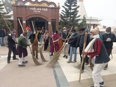 IN Pics: जानकी जन्मभूमि मंदिर परिसर में चला सफाई अभियान, नगर आयुक्त सहित मेयर और कई वार्ड पार्षदों ने लिया हिस्सा