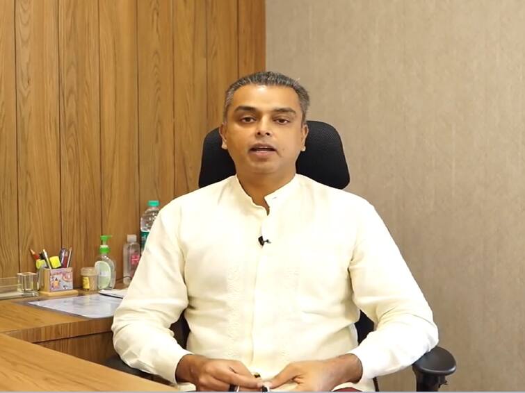 Milind Deora Quits Congress Milind Deora resignation from Congress membership possibility of joining Shiv Sena Shinde group today Maharashtra Political Updates Milind Deora Quits Congress : मोठी बातमी! मिलिंद देवरा यांचा काँग्रेस सदस्यत्वाचा राजीनामा, आजच शिंदे गटात प्रवेशाची शक्यता