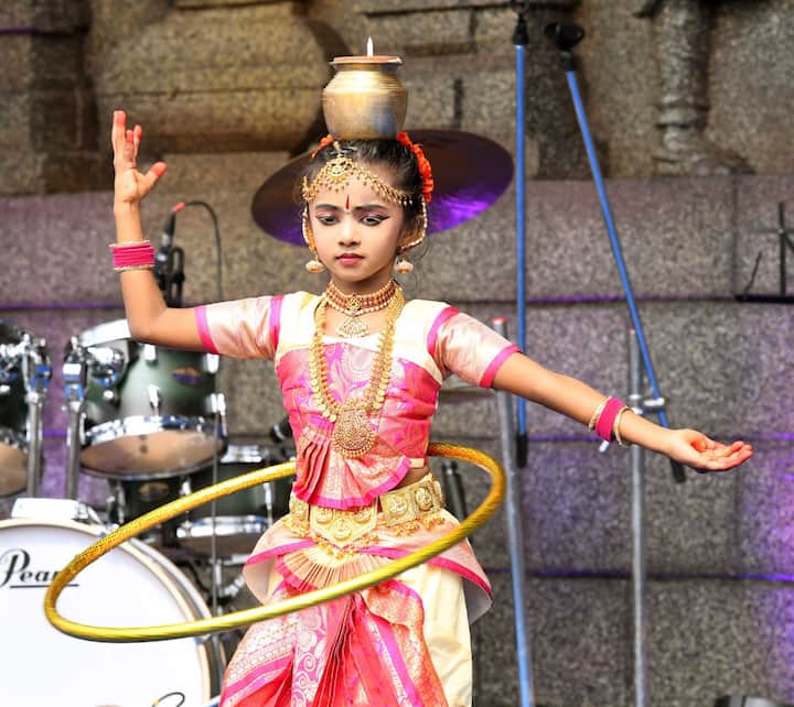 అద్భుతంగా చిన్నారి నృత్యం