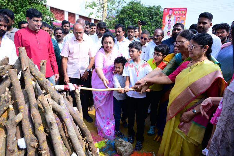 Nandamuri and Nara Family sankranti celebrations in Naravaripalli Sankranti Celebrations: నారావారిపల్లెలో నారా, నందమూరి కుటుంబాల సంక్రాంతి సంబరాలు