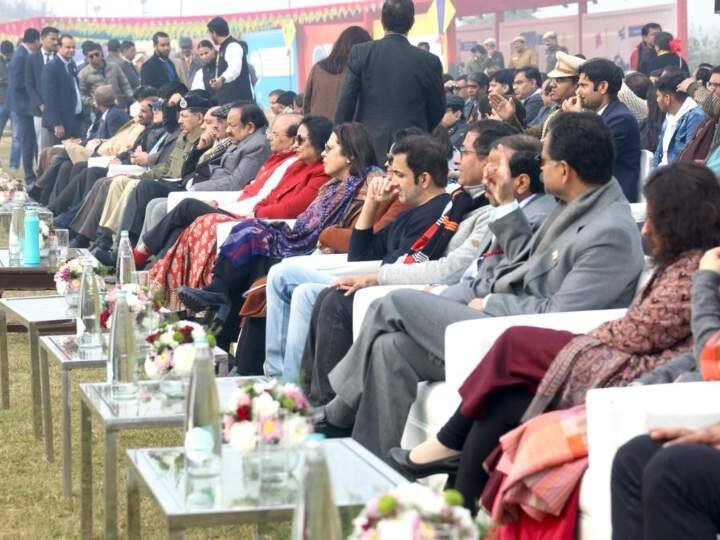 दिल्ली के एलजी के साथ विदेशी डिप्लोमेट्स ने भी पतंगबाजी का लुत्फ लिया. इस मौके पर केंद्रीय राज्य मंत्री मीनाक्षी लेखी, एमपी हर्षवर्धन, रमेश बिधूड़ी और गौतम गंभीर मौजूद रहे.