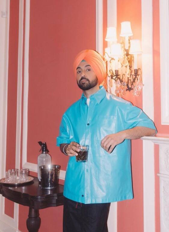 ਦਿਲਜੀਤ ਨੇ ਕਈ ਸ਼ਾਨਦਾਰ ਤਸਵੀਰਾਂ ਸ਼ੇਅਰ ਕਰਦੇ ਹੋਏ ਲਿਖਿਆ, Tang Kardey.. Tera Rang Kardey.. 🌻