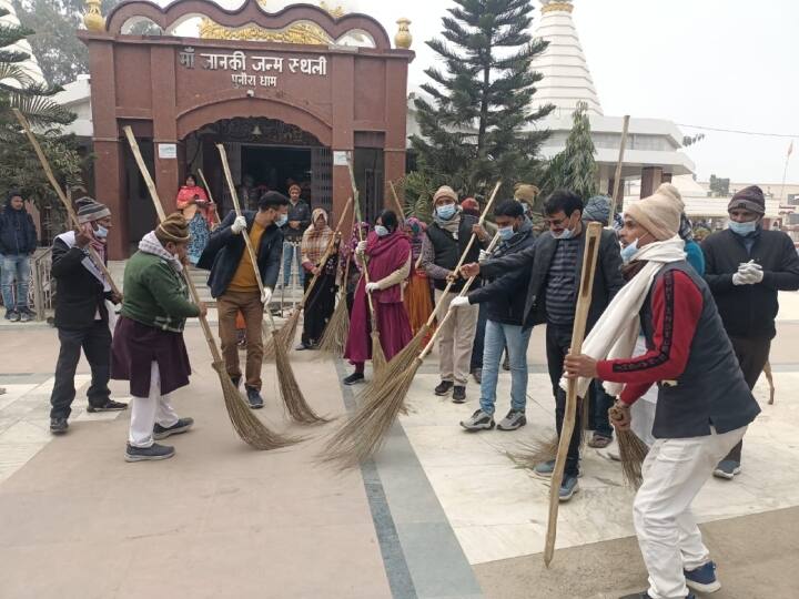 नगर आयुक्त ने कहा कि धार्मिक स्थलों पर सफाई व्यवस्था बनाए रखने के लिए विभाग के आदेश पर शहर आजीविका मिशन डे-नुलम के द्वारा संचालित चार स्वयं सेवी महिलाओं को जिम्मेवारी दी जाएगी.