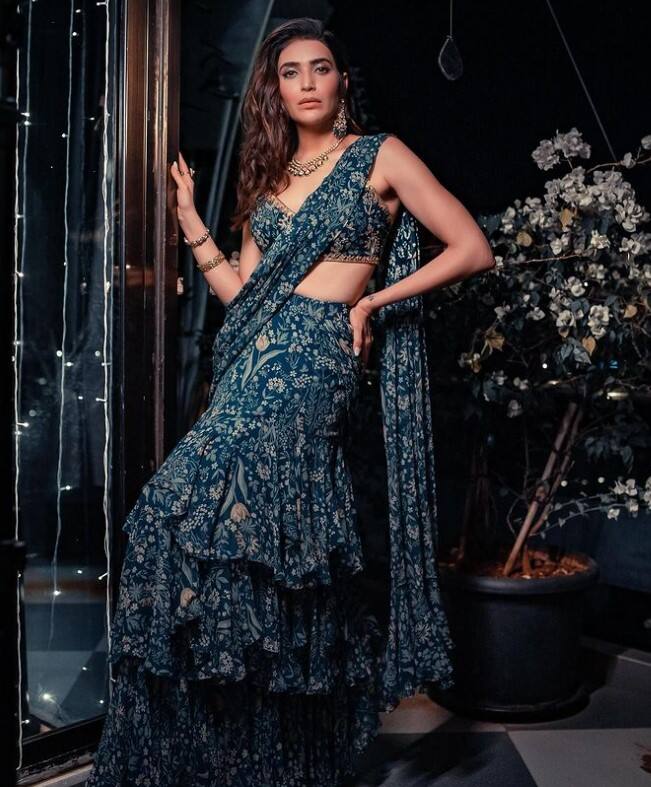 હાલ તો કરિશ્મા ફિલ્મો કરતા તેની તસવીરોને લઈ વધુ ચર્ચામાં રહે છે.
