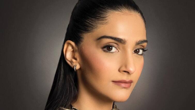 Want to explore streaming provided I m headlining a tentpole project Sonam Kapoor on OTT Sonam Kapoor: ফের ওটিটিতে কাজ করতে চান সোনম, বলছেন, 'মানুষের বিনোদনের স্বাদ বদলাচ্ছে'