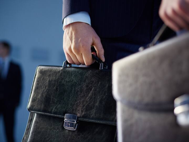 DSSSB Jobs 2024: नौकरी की तलाश में बैठे उम्मीदवारों के लिए अच्छी खबर है. दिल्ली सबऑर्डिनेट सर्विस सिलेक्शन बोर्ड ने एक भर्ती नोटिफिकेशन जारी किया है. जिसके अनुसार बोर्ड 8 हजार से अधिक पदों पर भर्ती की जाएगी. ये भर्ती अभियान टीजीटी, मल्टी टास्किंग स्टाफ (MTS), असिस्टेंट, मेडिकल पदों को भरेगा. इस भर्ती अभियान के लिए उम्मीदवार आधिकारिक वेबसाइट dsssb.delhi.gov.in पर जाकर अप्लाई कर सकते हैं. उम्मीदवार इस भर्ती अभियान के लिए जल्द आवेदन कर पाएंगे.