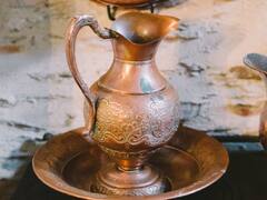 Drinking water in copper : तांब्याच्या भांड्यात पाणी पिण्याचे 'हे' आहेत फायदे!