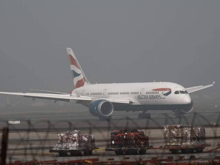 Weather Update: दिल्ली में कोहरे से 100 उड़ानों पर असर, यात्री परेशान, अगले दो दिन तक राहत की उम्मीद कम Flight operations hit as dense fog blankets in Delhi AQI remains severe Weather Update: दिल्ली में कोहरे से 100 उड़ानों पर असर, यात्री परेशान, अगले दो दिन तक राहत की उम्मीद कम