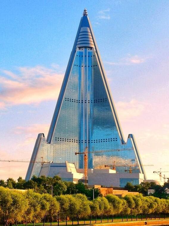 नॉर्थ कोरिया के इस 'शापित होटल' को देखकर चौंक जाएंगे आप