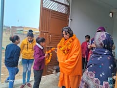 दिल्ली से 350 KM की पैदल यात्रा, अयोध्या के लिए निकली शबनम खान का हरदोई में स्वागत