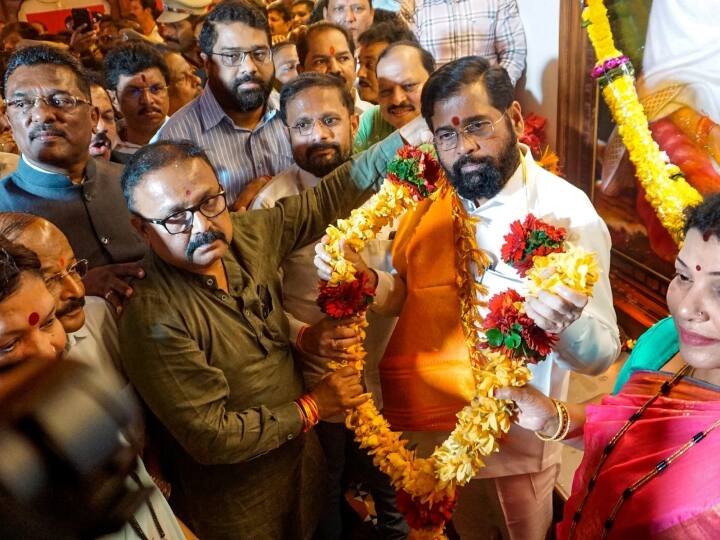 इस फैसले ने मुख्यमंत्री के रूप में शिंदे की स्थिति को और मजबूत कर दिया. शिंदे ने 18 महीने पहले ठाकरे के खिलाफ विद्रोह का नेतृत्व किया था.