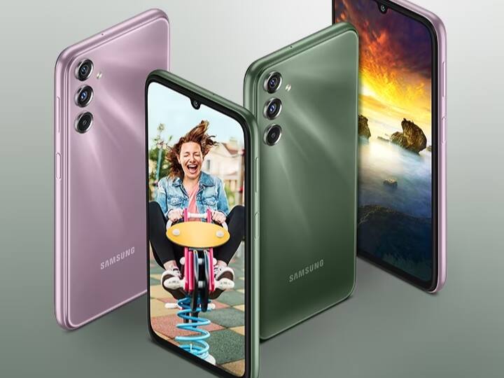 सैमसंग के इस स्मार्टफोन का नाम Samsung Galaxy M34 5G है. इस फोन में AMOLED डिस्प्ले के साथ एक बढ़िया कैमरा सेटअप (50MP+8MP+2MP), 6000mAh बैटरी के साथ-साथ कई खास स्पेसिफिकेशन्स दिए गए हैं. इस फोन को सेल में 15,999 रुपये में खरीदा जा सकता है.