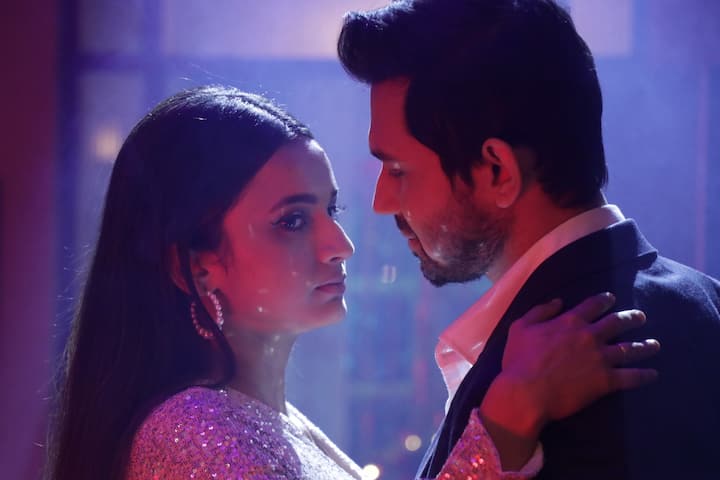 রোহিনী নিজের বাড়ির নিউ ইয়ার সেলিব্রেশনের পার্টিতে রামকে নিমন্ত্রণ জানায় অর্ঘ্যর মাধ্যমে। প্রথমে খানিক দ্বিধাবোধ করলেও অবশেষে রাম যেতে রাজি হয়।