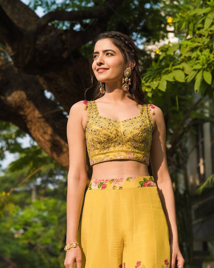 అల్లరి నరేశ్, ఎమ్ ఎమ్ కీరవాణి ఇలానే పోస్ట్లో మెన్షన్ చేసింది ఈ బ్యూటీ. ప్రస్తుతం సినిమా సక్సెస్ని ఎంజాయ్ చేస్తున్నట్లు తన రీసెంట్ ఇన్స్టా పోస్ట్లో తెలిపింది ఈ భామ.(Image Source : Instagram/rukshardhillon12)