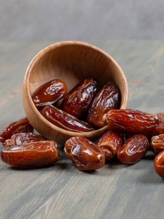 छुंआरे को दूध में डुबोकर खाने का सही तरीका क्या है?