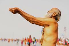 Gangasagar Snan : গঙ্গাসাগরে উপচে পড়া ভিড়, আর কিছুক্ষণেই স্নানের মাহেন্দ্রক্ষণ, জ্যোতিষশাস্ত্রে কী এর গুরুত্ব?